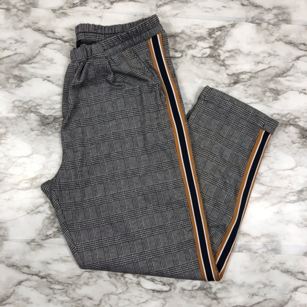 Plaid jogger with stripe on side